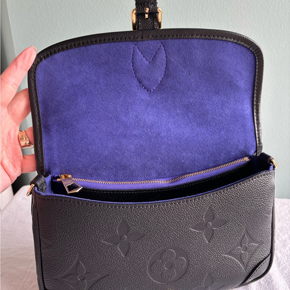 ❌SOLD ⭐️AUTHENTIC LOUIS VUITTON DIANE CONVERTIBLE CROSSBODY ⭐️ - Picture 10 of 16